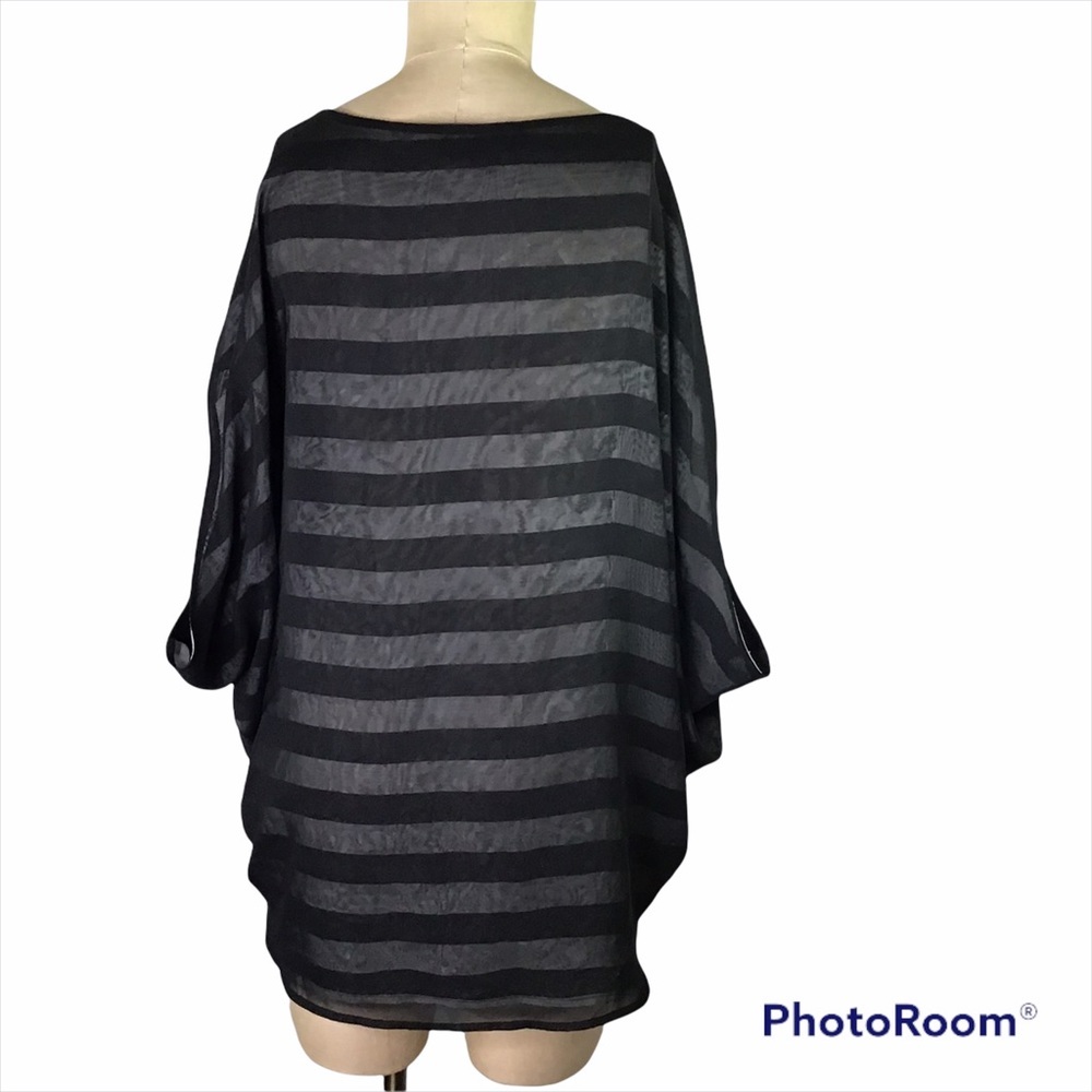 Sharango Black/ White Top, Sz L , EUC
